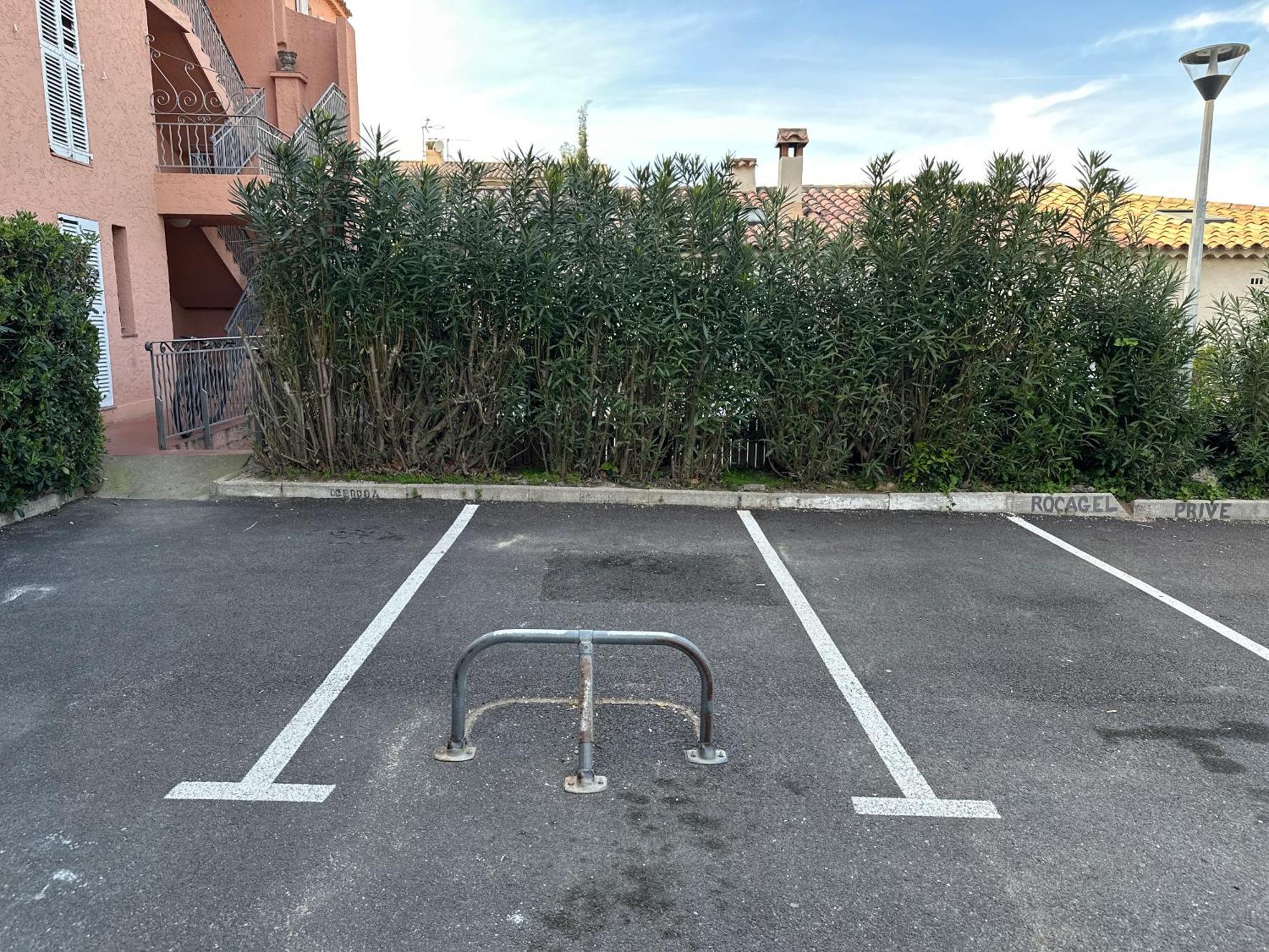 Superbe Emplacement , Terrasse Et Parking! 쎙뜨호뻬 외부 사진